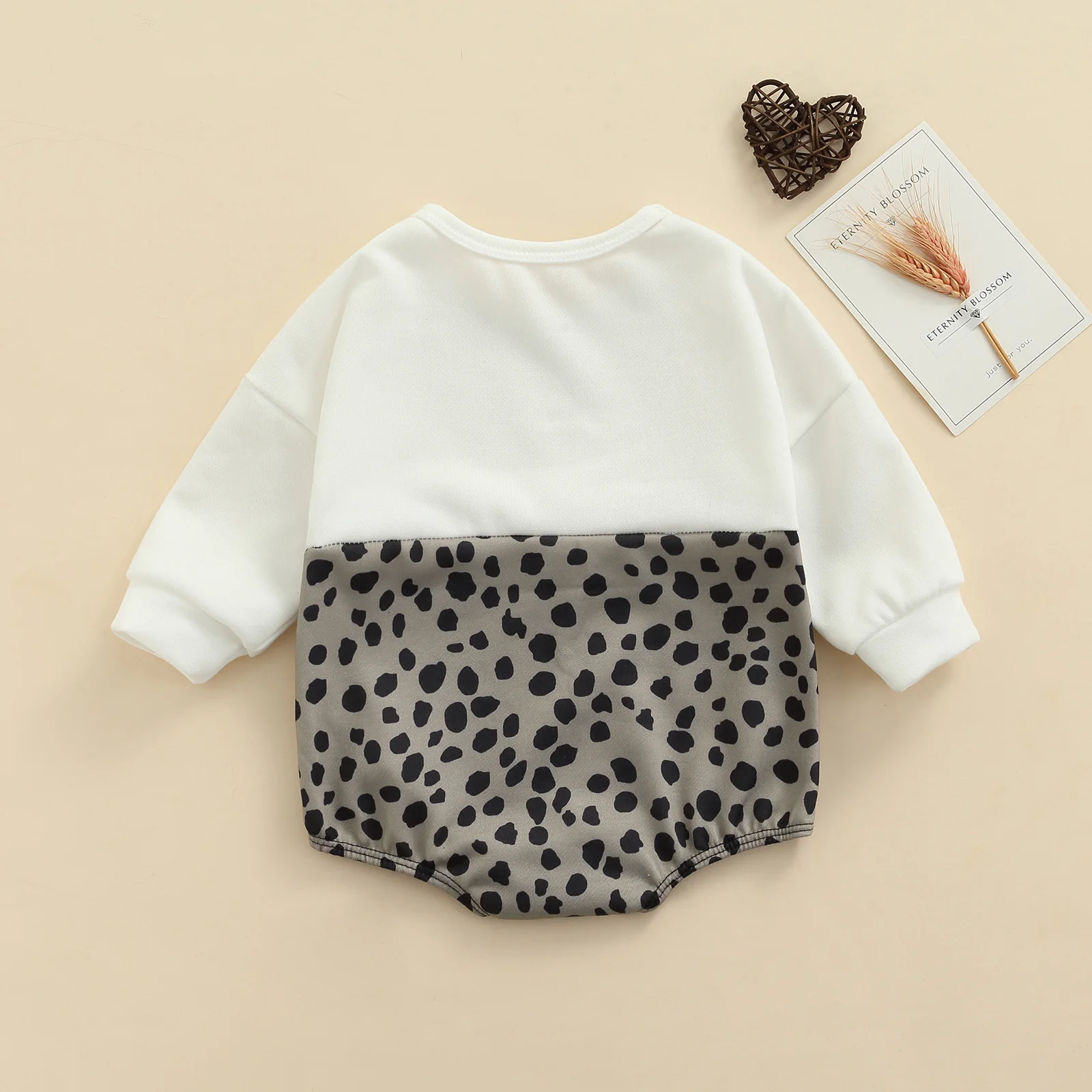 0-24 Months Full Sleeve Bodysuit Baby Girl’s Casual Long Sleeve Romper Fashion Leopard Stitching Round Neck Triangle Jumpsuits
0-24 Months Full Sleeve Bodysuit Baby Girl’s Casual Long Sleeve Romper Fashion Leopard Stitching Round Neck Triangle Jumpsuits