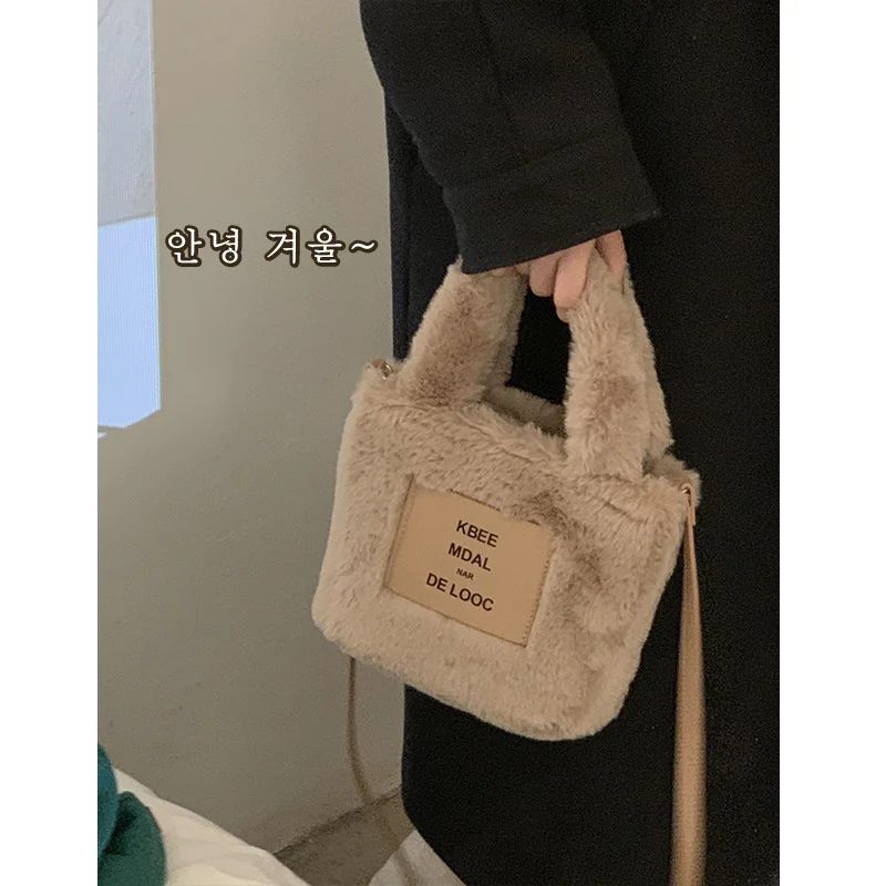Winter Fashion Portable Small Bag Women's 2021 New Fashion Plush Small Square Bag Fashion Single Shoulder Messenger Bag
Winter Fashion Portable Small Bag Women's 2021 New Fashion Plush Small Square Bag Fashion Single Shoulder Messenger Bag
