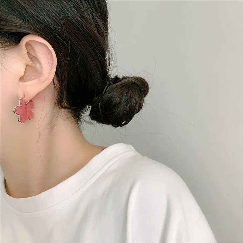 S925 Silver Needle Korean New Style French Flower Oil Drip Enamel Earrings Niche Simple Temperament Earrings Female Earrings
S925 Silver Needle Korean New Style French Flower Oil Drip Enamel Earrings Niche Simple Temperament Earrings Female Earrings