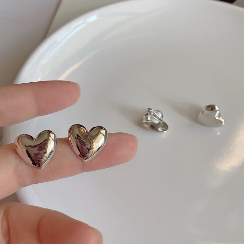 S925 needle Women Jewelry Heart Earrings Popular Design Sweet Korean Temperament Silvery Stud Earrings For Women Accessories
S925 needle Women Jewelry Heart Earrings Popular Design Sweet Korean Temperament Silvery Stud Earrings For Women Accessories