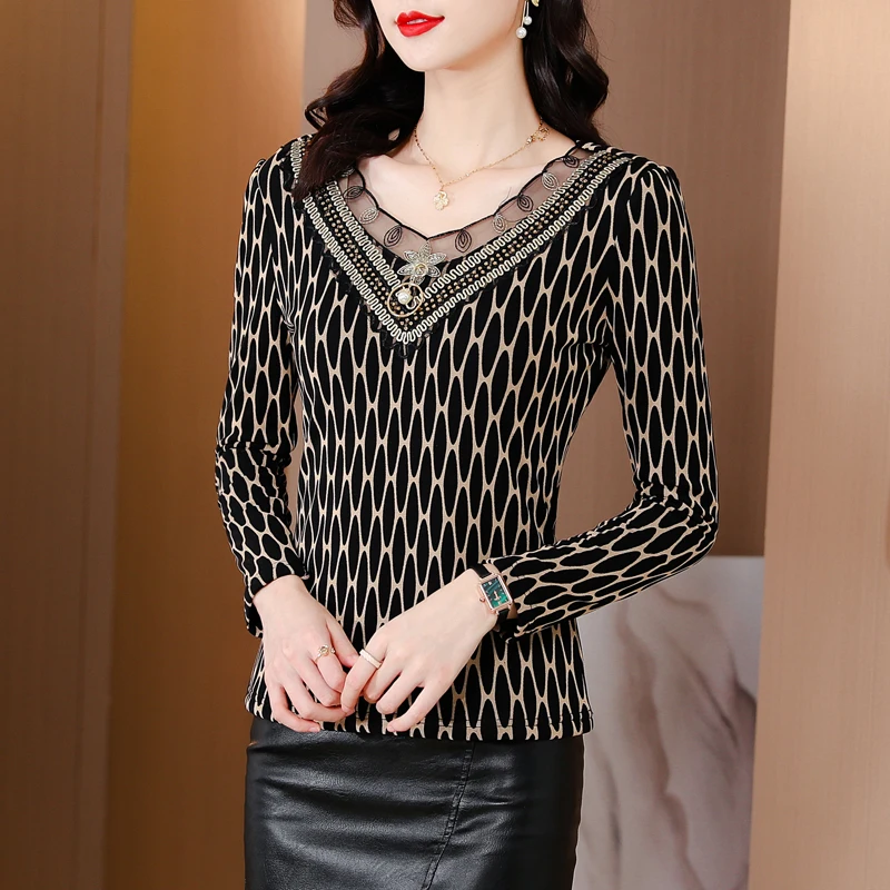 Tops Women 2021 Luxury Brand Blouses Lace Shirt Women Autumn Long-sleeved V-neck Mesh Basic Shirt Elegant Ladies Top Plus Size
Tops Women 2021 Luxury Brand Blouses Lace Shirt Women Autumn Long-sleeved V-neck Mesh Basic Shirt Elegant Ladies Top Plus Size