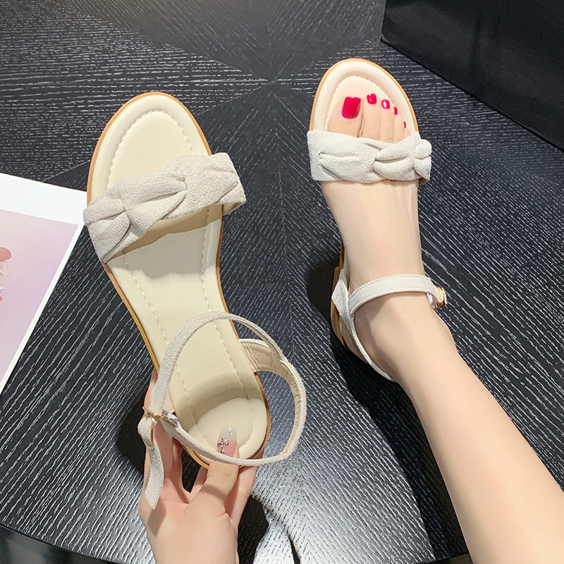2022 New Summer Fashion Trend All-match Fairy Style Thick Heel with Skirt Sweet Plus Size Beach Simple Sandals for Outer Wear
2022 New Summer Fashion Trend All-match Fairy Style Thick Heel with Skirt Sweet Plus Size Beach Simple Sandals for Outer Wear