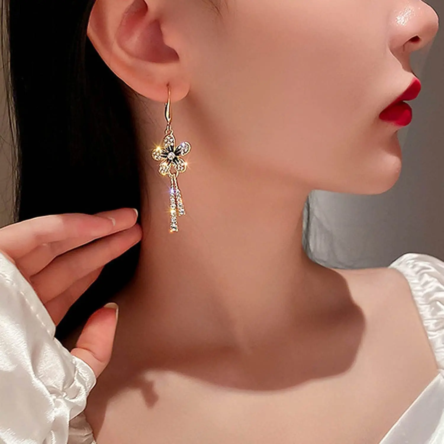Flower Diamond Tassel Earrings,925 Full Rhinestone Long Tassel Earrings,Rhinestone Flower Earrings Jewelry Gifts for Women
Flower Diamond Tassel Earrings,925 Full Rhinestone Long Tassel Earrings,Rhinestone Flower Earrings Jewelry Gifts for Women