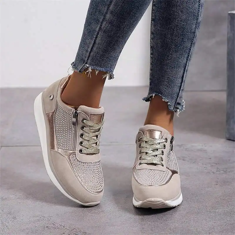 Кеды женские с вулканизированной подошвой, без шнуровки, на платформе
Кеды женские с вулканизированной подошвой, без шнуровки, на платформе