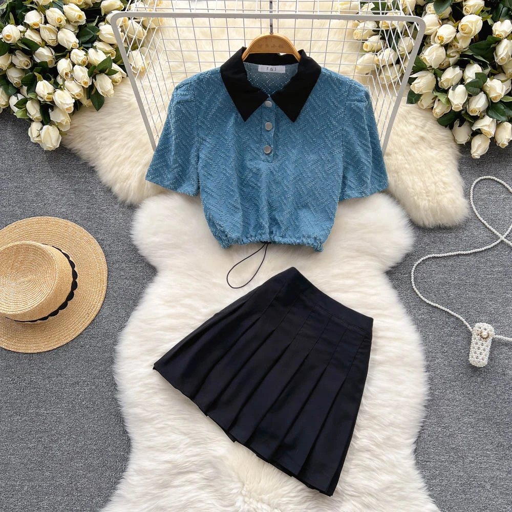 2022 Summer New Product Set, Contrast Color Lapels Top Pleated Skirt Two-Piece Set
2022 Summer New Product Set, Contrast Color Lapels Top Pleated Skirt Two-Piece Set