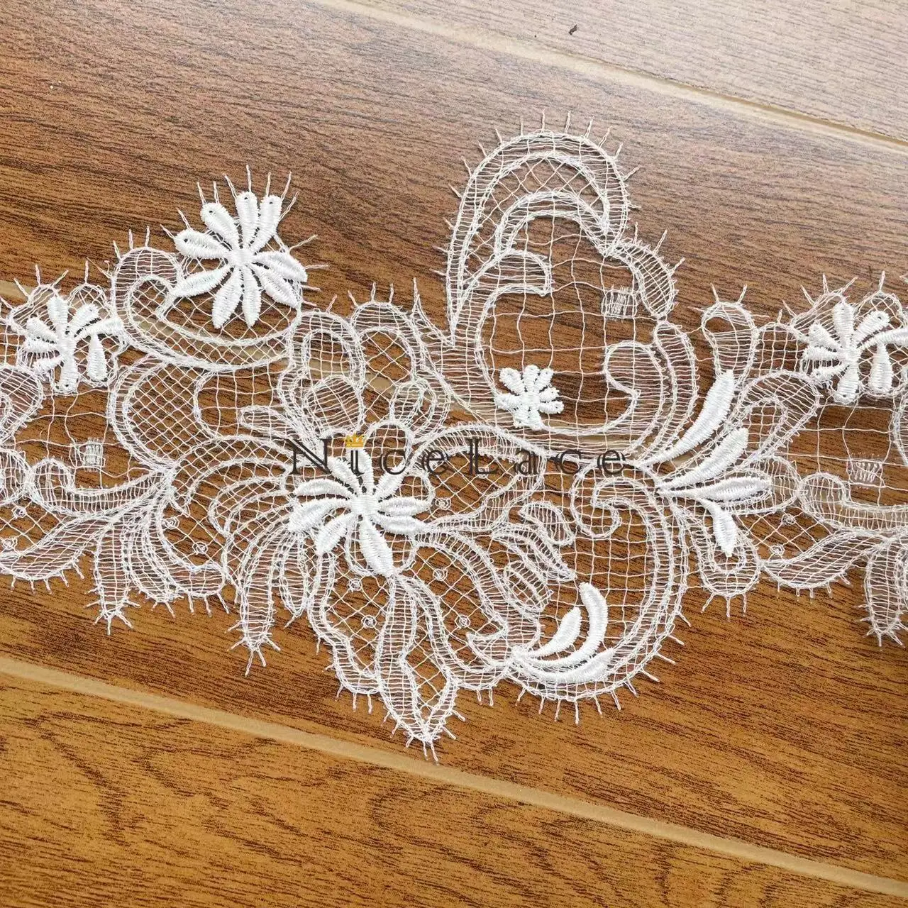5Yard/Lot 18cm Delicate Good Quality Embroidered Lace Trims Ribbon For Bridal Dresses Head Veils And Garments Accessories
5Yard/Lot 18cm Delicate Good Quality Embroidered Lace Trims Ribbon For Bridal Dresses Head Veils And Garments Accessories