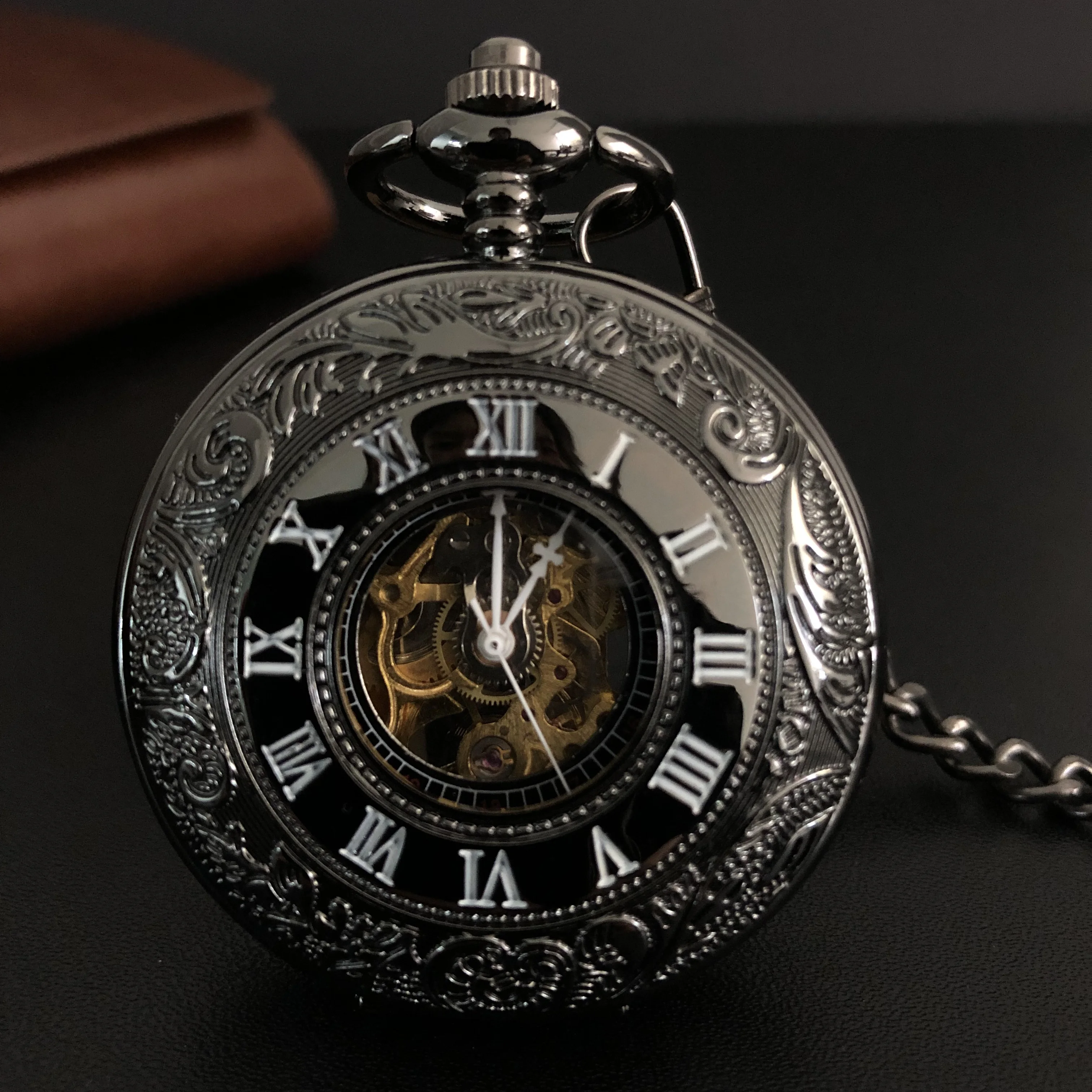 New Arrival Retrol Roman Numerals Wind Mechanical Hand Pocket Watch Necklace Pendant Gifts For Women Or Man
New Arrival Retrol Roman Numerals Wind Mechanical Hand Pocket Watch Necklace Pendant Gifts For Women Or Man