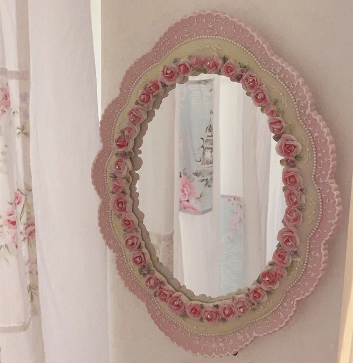 Stand Desktop Mirror Large Home Decoration Elegant Environmentally Pink Vintage Baroque Wall-Mounted Mirror for Bedroom Artistic
Stand Desktop Mirror Large Home Decoration Elegant Environmentally Pink Vintage Baroque Wall-Mounted Mirror for Bedroom Artistic