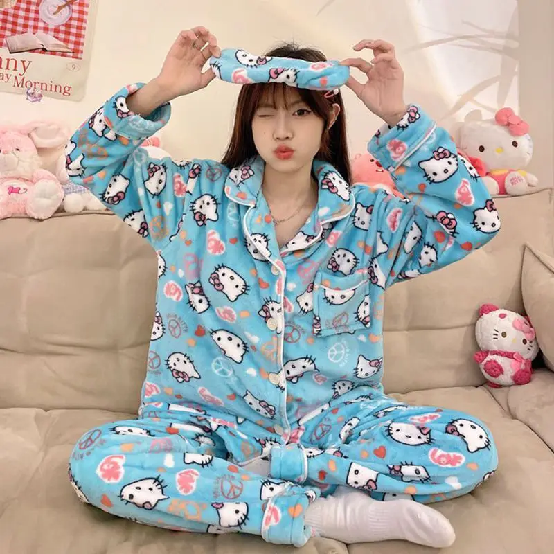 Женская пижама Sanrio из кораллового флиса, повседневные штаны с длинным рукавом Hello Kitty, свежая и милая свободная модная домашняя пижама, одежда в подарок
Женская пижама Sanrio из кораллового флиса, повседневные штаны с длинным рукавом Hello Kitty, свежая и милая свободная модная домашняя пижама, одежда в подарок
