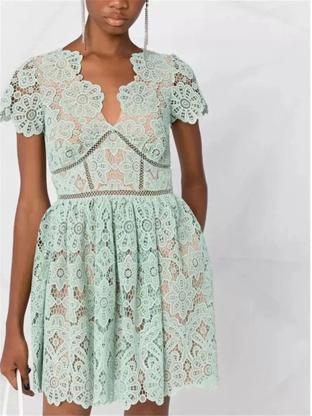 Women Floral Hollow Out Lace Embroidery V-Neck Short Sleeve Single Button Sweet Mini Dress
Women Floral Hollow Out Lace Embroidery V-Neck Short Sleeve Single Button Sweet Mini Dress