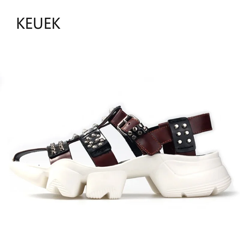 New Design Men Rivet Sandals Genuine Leather Thick-Sole Outdoor Roman Shoes Luxury Sports Sandalias Zapatillas Women Sandals 3C
New Design Men Rivet Sandals Genuine Leather Thick-Sole Outdoor Roman Shoes Luxury Sports Sandalias Zapatillas Women Sandals 3C