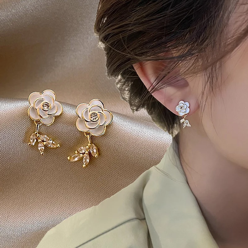 New Trendy Rhinestone White Camellia Stud Earring Korean Fashion Silver 925 Needle Earrings for Women Party Jewelry Gift
New Trendy Rhinestone White Camellia Stud Earring Korean Fashion Silver 925 Needle Earrings for Women Party Jewelry Gift