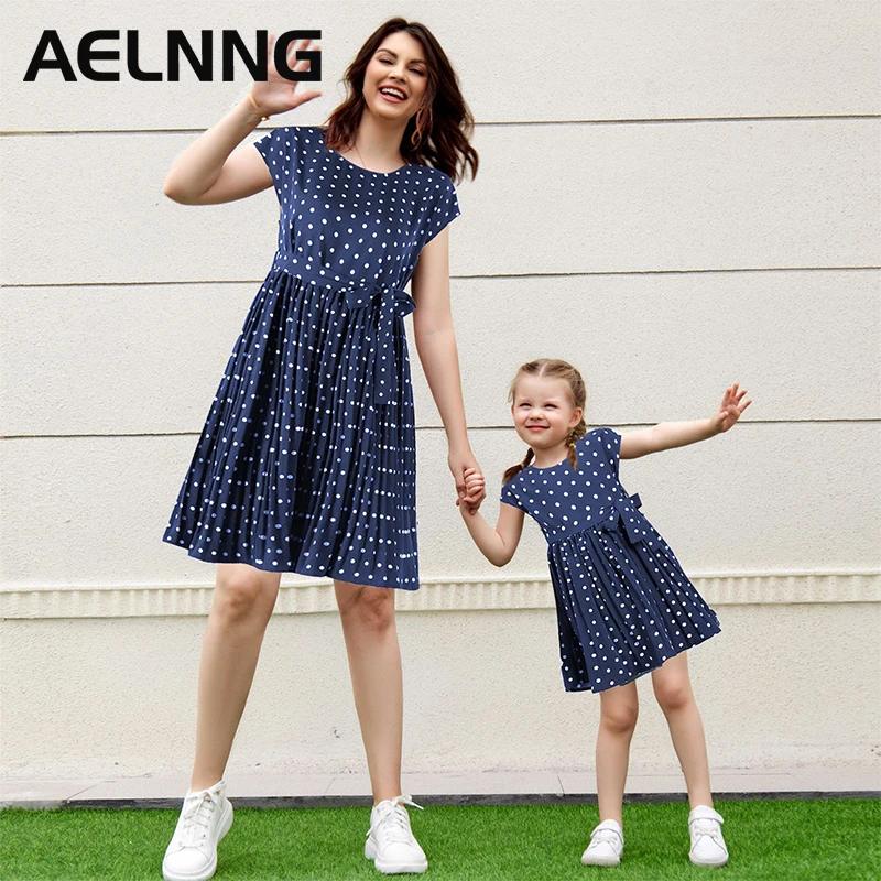 

Mother Kids Dresses Summer Short Sleeve Polka Dots Dress For Mother Daughter Girl Fashion Belted Pleated Skirt Family Outfits