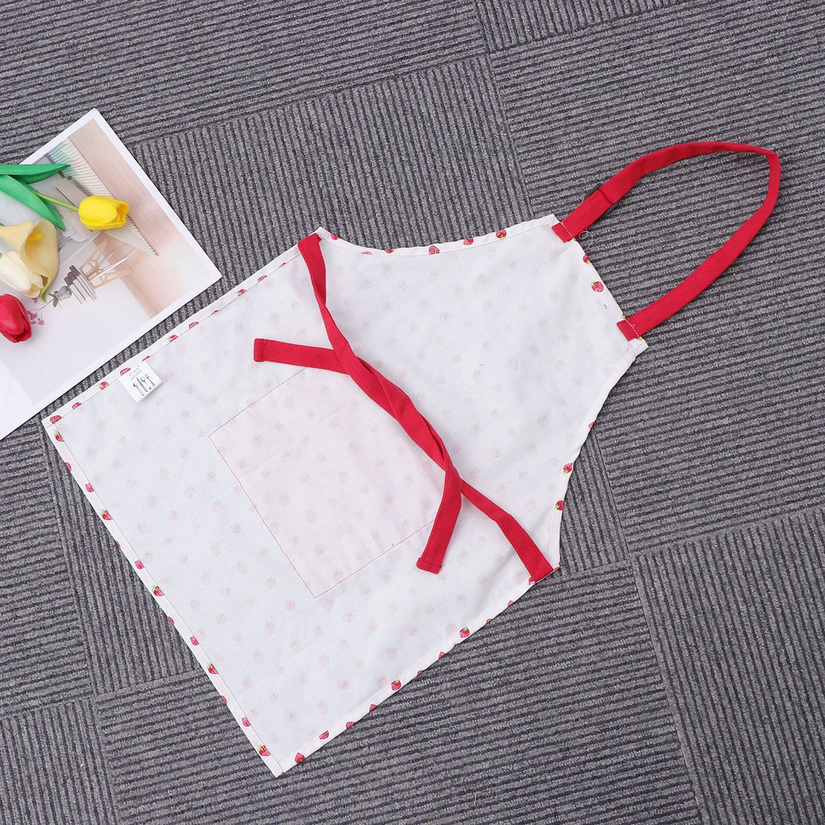 Children Cotton Aprons Cartoon Strawberry Pattern Painting Kids Aprons for Children Cooking Baking Kitchen (Small Size,
Children Cotton Aprons Cartoon Strawberry Pattern Painting Kids Aprons for Children Cooking Baking Kitchen (Small Size,
