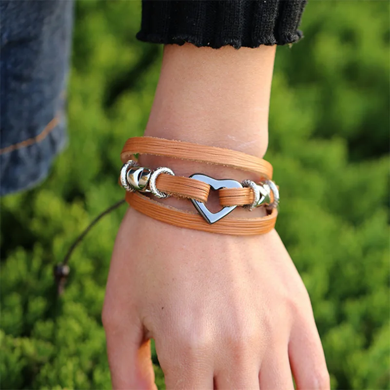 Vintage Punk Heart Shaped Leather Bracelet Men's and Women's Woven Bracelet Simple Note Beads Party Holiday Jewelry Accessories
Vintage Punk Heart Shaped Leather Bracelet Men's and Women's Woven Bracelet Simple Note Beads Party Holiday Jewelry Accessories