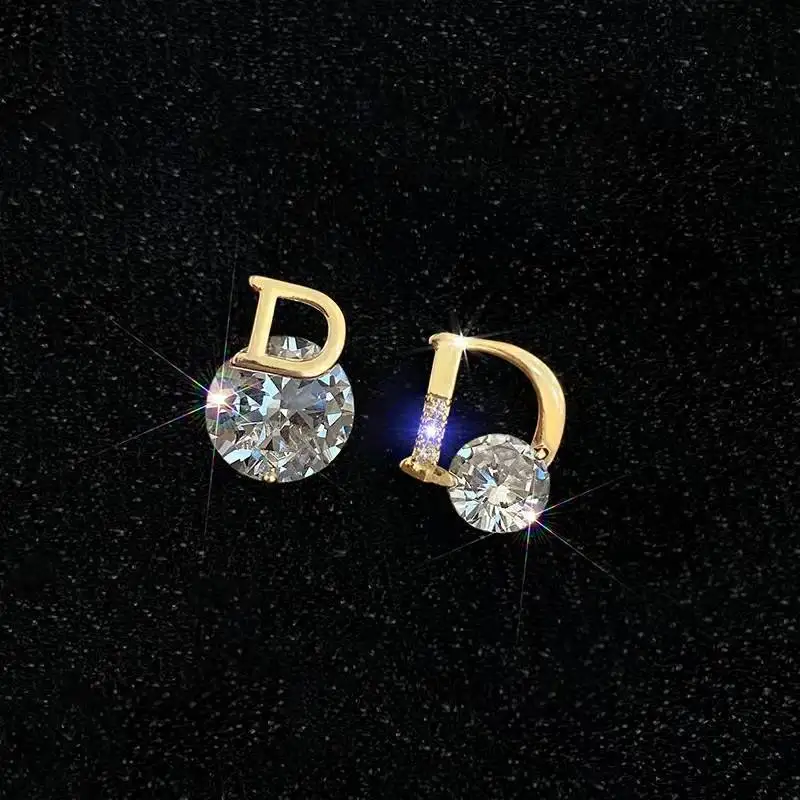 European and American personality shiny D letter asymmetric Earrings sexy party queen Earrings fashion trendsetter lady Earrings
European and American personality shiny D letter asymmetric Earrings sexy party queen Earrings fashion trendsetter lady Earrings