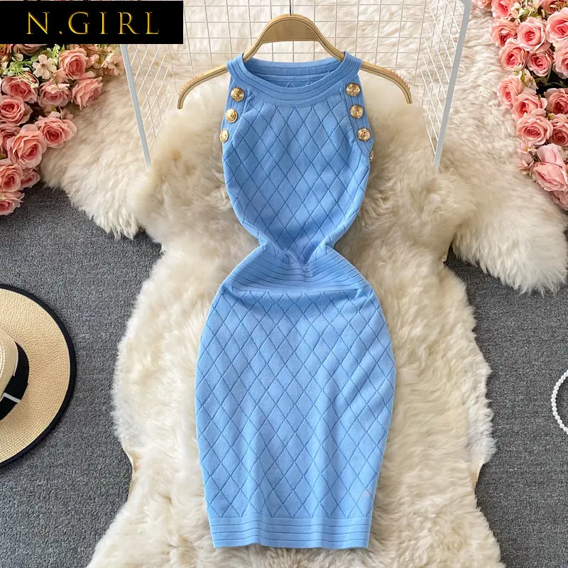 Модельное корейское летнее платье для девочек с золотыми пуговицами и круглым вырезом без рукавов в клетку стрейч трикотажный свитер без б...
Модельное корейское летнее платье для девочек с золотыми пуговицами и круглым вырезом без рукавов в клетку стрейч трикотажный свитер без б...