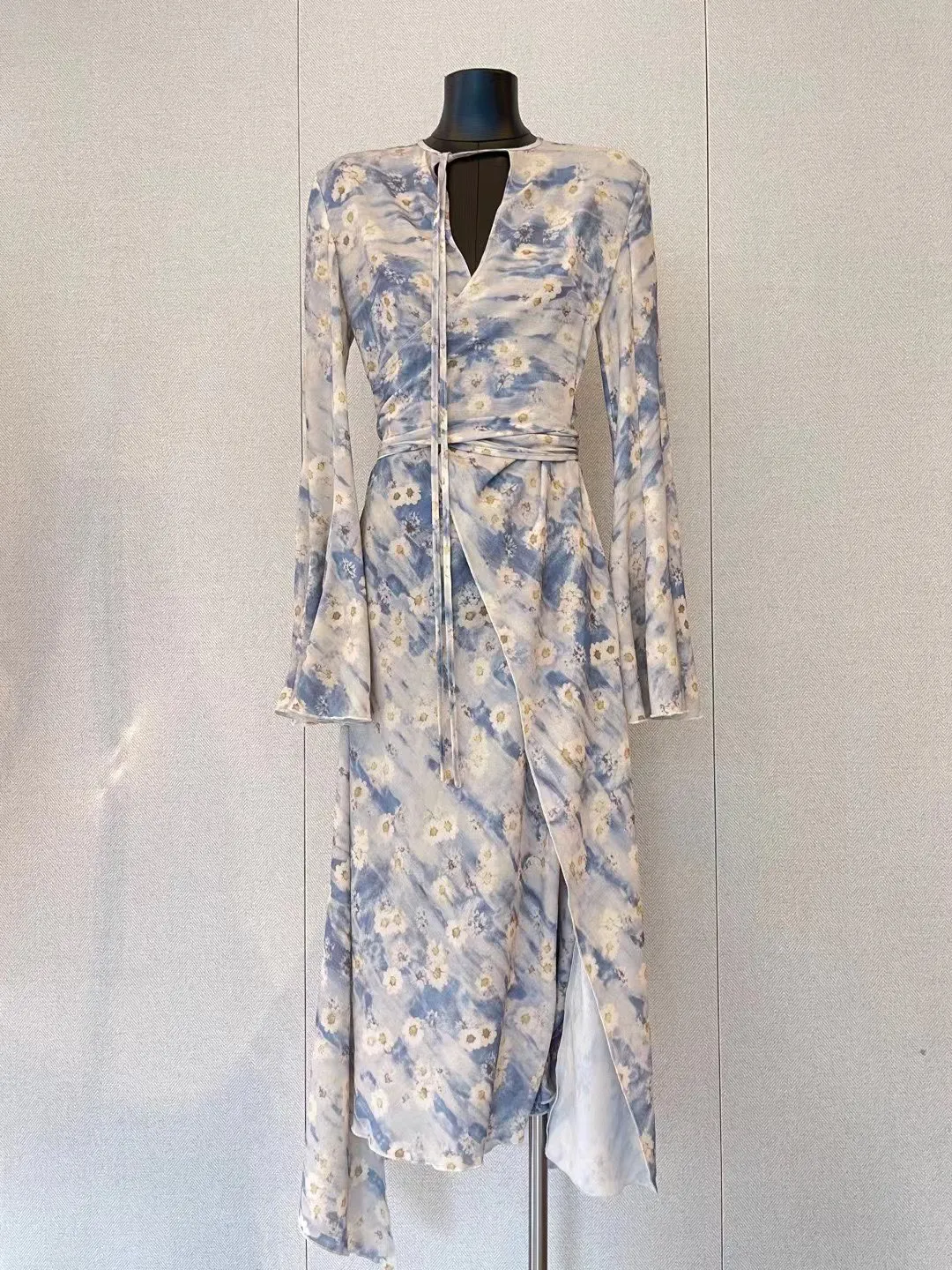 Summer new natural oil painting bow lace-up tea break trumpet sleeve fairy beauty dress female
Summer new natural oil painting bow lace-up tea break trumpet sleeve fairy beauty dress female