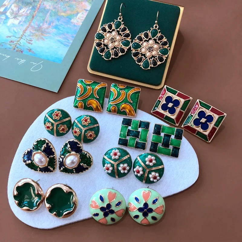 Vintage Enamel Stud Earrings Mixed Color Fashion Court Style Personality Brincos Jewelry
Vintage Enamel Stud Earrings Mixed Color Fashion Court Style Personality Brincos Jewelry