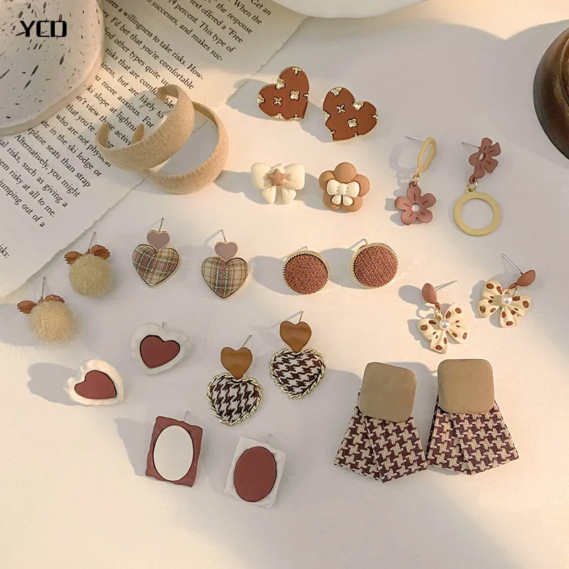 YCD Vintage Geometric Dangle Earrings For Women Girls Bowknot Heart Coffee Color Stud Earrings 2022 Trend Korean Jewelry Gifts
YCD Vintage Geometric Dangle Earrings For Women Girls Bowknot Heart Coffee Color Stud Earrings 2022 Trend Korean Jewelry Gifts