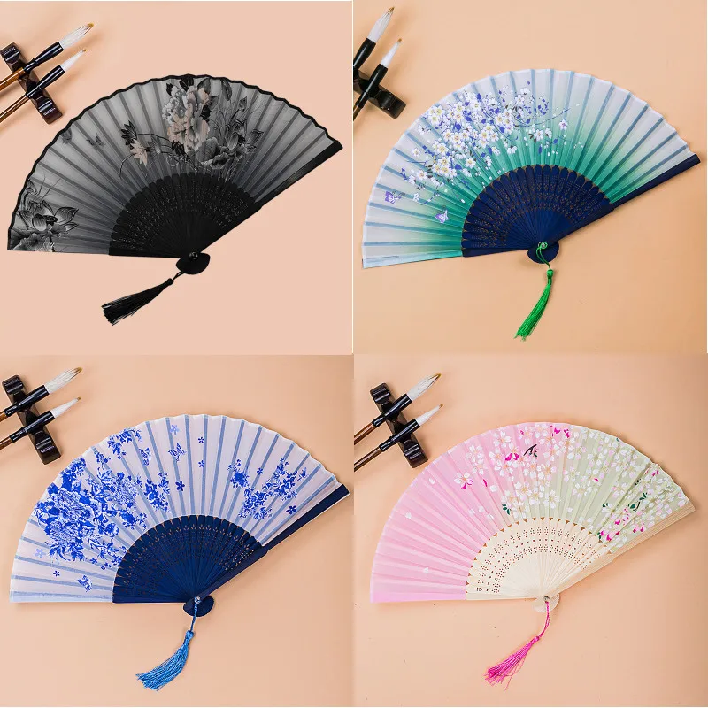 Chinese Style Silk Folding Fan Japanese Pattern Craft Gift Hand Held Fans Folding Tassel Dance Hand Fan Home Decoration Ornament
Chinese Style Silk Folding Fan Japanese Pattern Craft Gift Hand Held Fans Folding Tassel Dance Hand Fan Home Decoration Ornament
