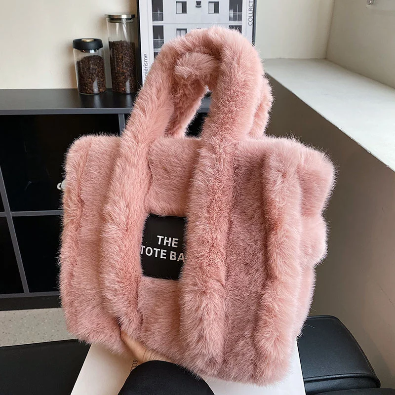 Large Capacity Tote Faux Fur Women Handbag Designer Brand Letter Shoulder Bag Short Handle Fluffy Plush Tote Bag Winter bolso
Large Capacity Tote Faux Fur Women Handbag Designer Brand Letter Shoulder Bag Short Handle Fluffy Plush Tote Bag Winter bolso