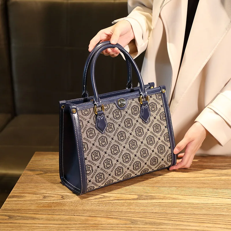 Autumn and Winter 2022 New High Capacity Tote Women's Bag One Shoulder Hand Carry Grade Designer Bags Luxury Designer Bags
Autumn and Winter 2022 New High Capacity Tote Women's Bag One Shoulder Hand Carry Grade Designer Bags Luxury Designer Bags