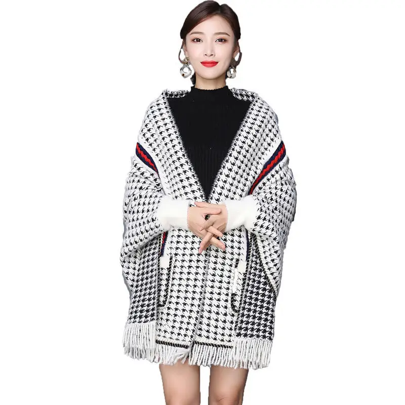 Autumn Winter 2022 Warm Plaid Faux Mink Fur Collar Cape Shawl Tassel Knitted Cardigan Women's Cape Coat Ourwear
Autumn Winter 2022 Warm Plaid Faux Mink Fur Collar Cape Shawl Tassel Knitted Cardigan Women's Cape Coat Ourwear