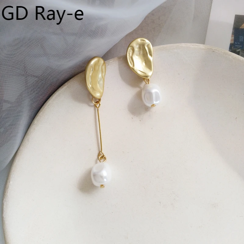 Korean Asymmetrical Pearl Earrings for Women Simple Irregular Geometric Drop Earrings Fashion Party Trending Jewelry 2022
Korean Asymmetrical Pearl Earrings for Women Simple Irregular Geometric Drop Earrings Fashion Party Trending Jewelry 2022
