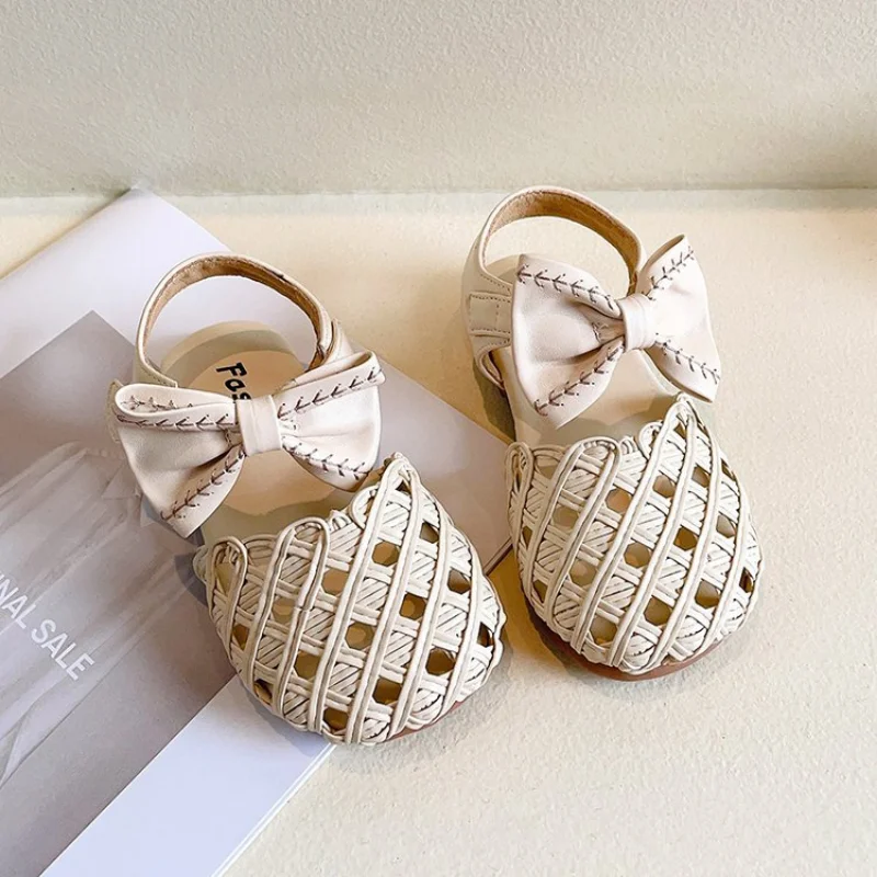 Little Girl's Sandals Cover Toe Hollow-out Soft Bottom Children's Sliders Plain Fashion All-match Kids Flat Heels Shoes Summer
Little Girl's Sandals Cover Toe Hollow-out Soft Bottom Children's Sliders Plain Fashion All-match Kids Flat Heels Shoes Summer