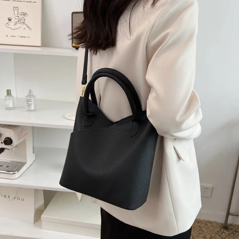 2022 Women's Casual Large-capacity Shoulder Bag High-quality Net Red Messenger Bag Fashion Trendy Handbag Bucket Bag Tote Bag
2022 Women's Casual Large-capacity Shoulder Bag High-quality Net Red Messenger Bag Fashion Trendy Handbag Bucket Bag Tote Bag