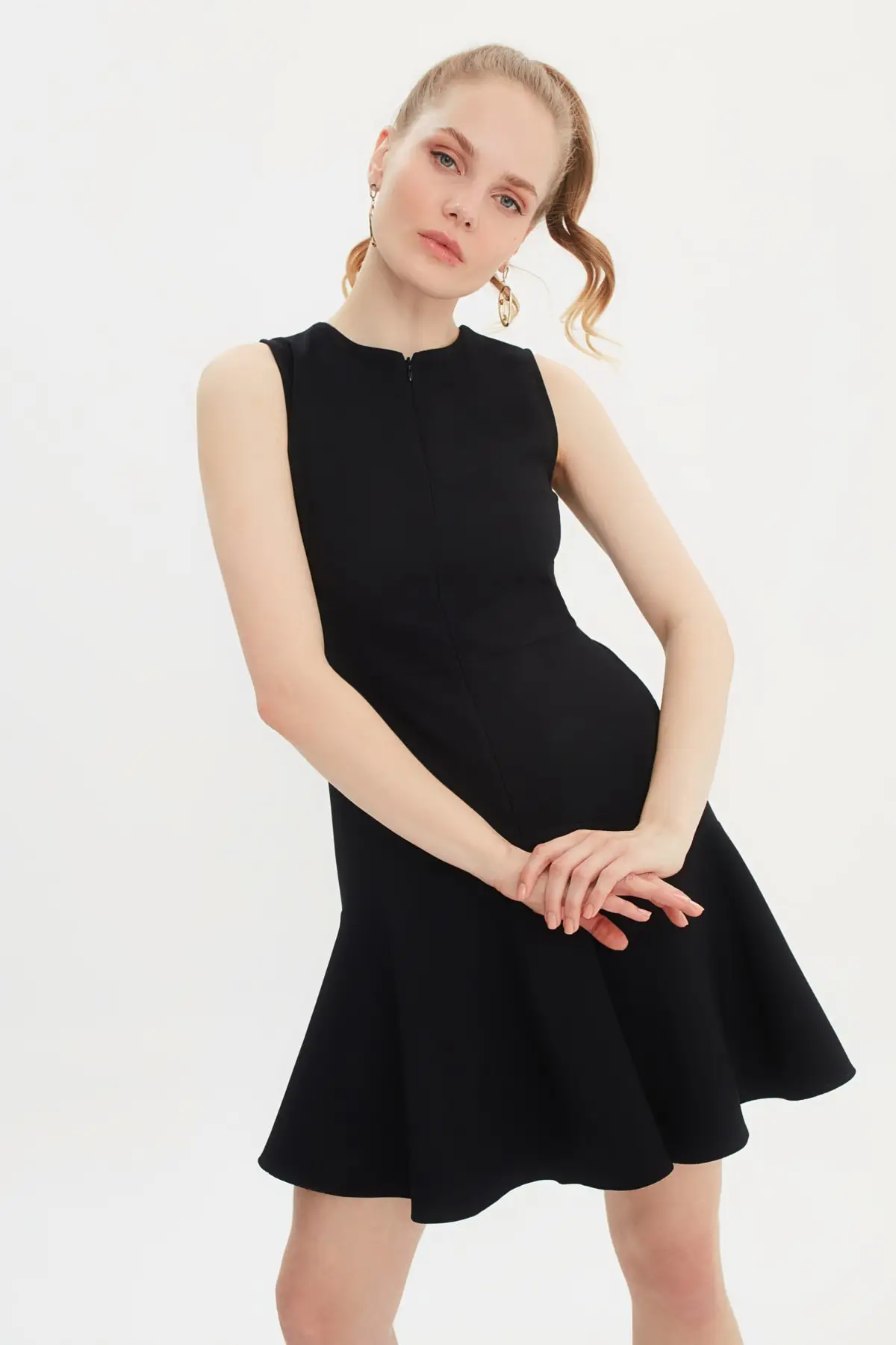 Black Zipper Detail Dress TWOSS20EL1124 Mini Polyester Solid Color Bodycon Sleeveless Woven Casual Bicycle Collar
Black Zipper Detail Dress TWOSS20EL1124 Mini Polyester Solid Color Bodycon Sleeveless Woven Casual Bicycle Collar