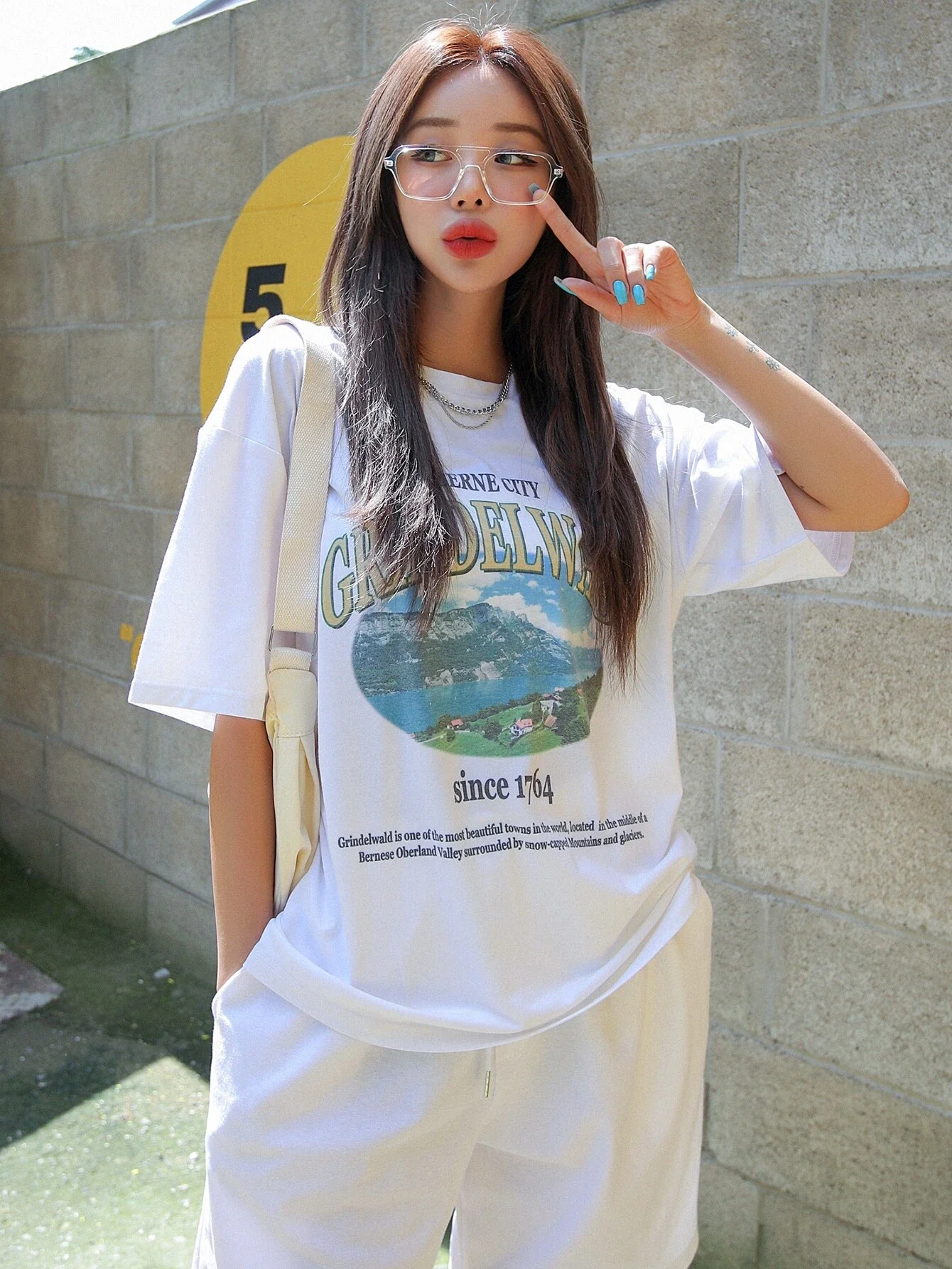 2022 Cartoon Hedgehog Flower Printed T Shirt Lady O-Neck Short Sleeve Tshirt Female Tops Harajuku Black Casual Women Tee shirt
2022 Cartoon Hedgehog Flower Printed T Shirt Lady O-Neck Short Sleeve Tshirt Female Tops Harajuku Black Casual Women Tee shirt