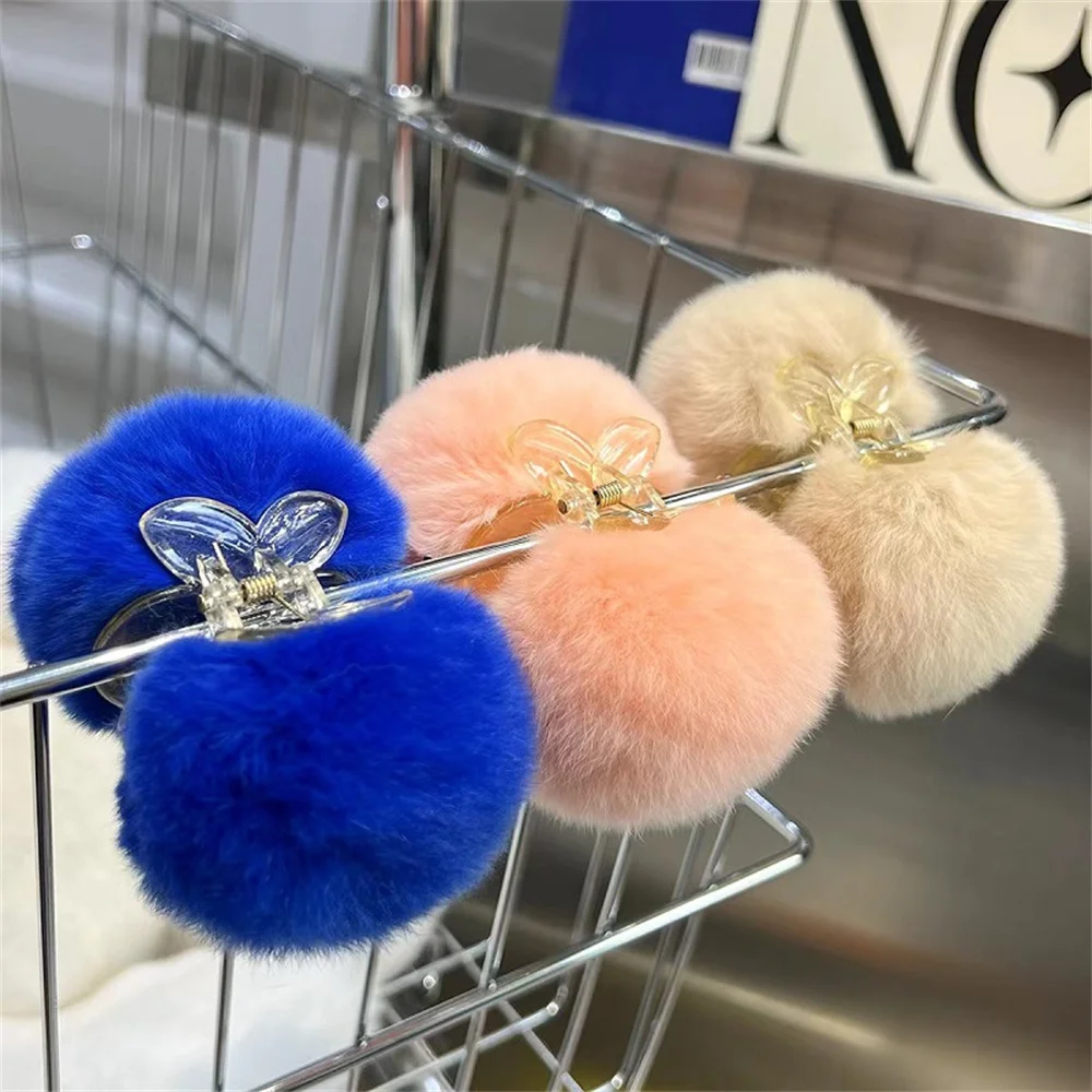 Rabbit Hair Plush Shark Hair Clips Fashion Women Hairpin BB Hindbrain Spoon Fragmented Hair Headwear Hair Accessories For Girls
Rabbit Hair Plush Shark Hair Clips Fashion Women Hairpin BB Hindbrain Spoon Fragmented Hair Headwear Hair Accessories For Girls