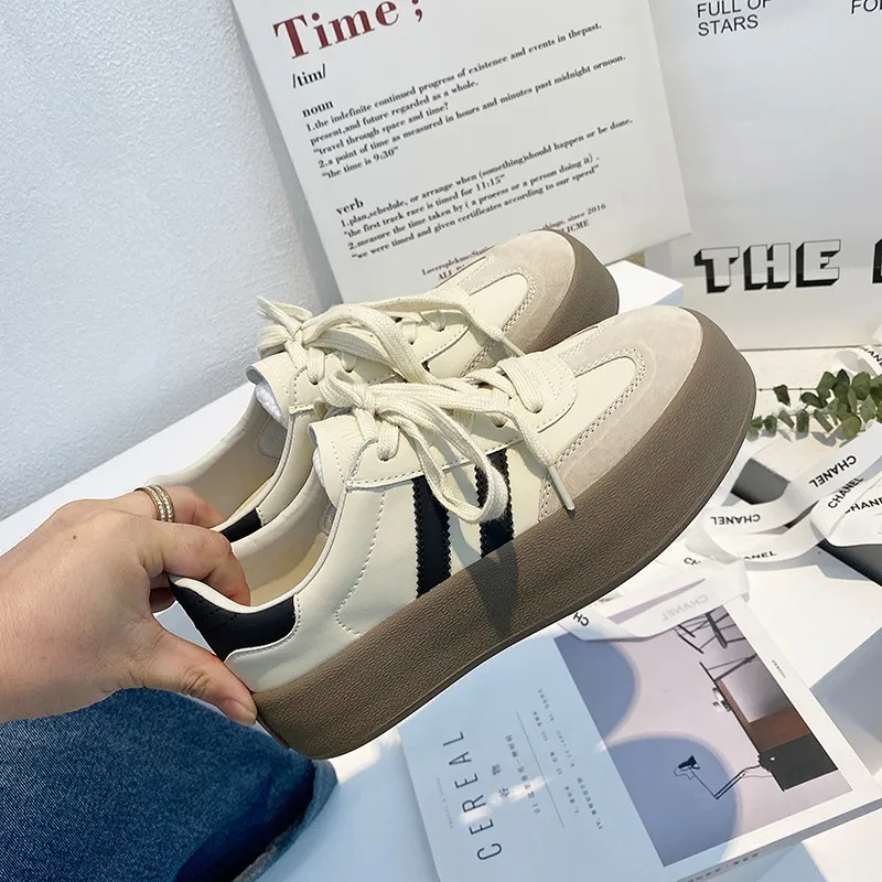 2023 New Genuine Leather Classic Women's Shoes Versatile Thick Sole Casual Sports Board Shoes German Training Shoes for Women
2023 New Genuine Leather Classic Women's Shoes Versatile Thick Sole Casual Sports Board Shoes German Training Shoes for Women