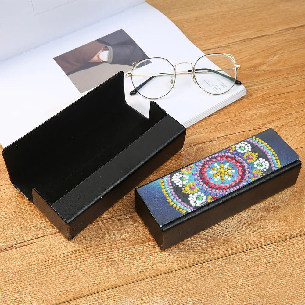 Travel Portable Leather Crystal DIY Diamond Painting Storage Case Sunglasses Case Glasses Box
Travel Portable Leather Crystal DIY Diamond Painting Storage Case Sunglasses Case Glasses Box