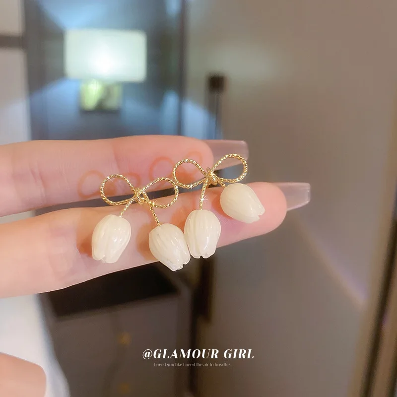 Minar Korean Fashion White Color Arcylic Tulip Earring for Women Lady Gold Color Hollow Out Bowknot Flower Drop Dangle Earrings
Minar Korean Fashion White Color Arcylic Tulip Earring for Women Lady Gold Color Hollow Out Bowknot Flower Drop Dangle Earrings