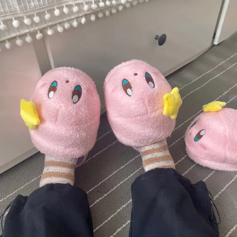 Плюшевые хлопковые тапочки Kawaii Kirby аниме серия Kirby Нескользящие сохраняющие тепло Baotou школьные домашние тапочки для маленьких девочек праздничный подарок
Плюшевые хлопковые тапочки Kawaii Kirby аниме серия Kirby Нескользящие сохраняющие тепло Baotou школьные домашние тапочки для маленьких девочек праздничный подарок