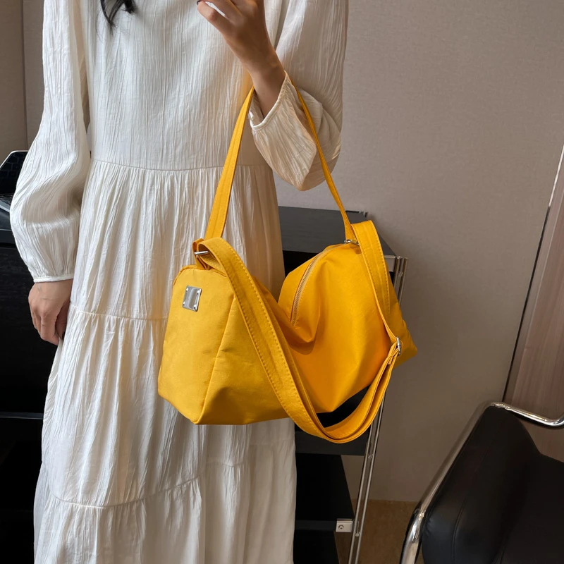 2023 New Summer High Quality Fashion Shoulder Bag Casual Trend Crossbody Bag Large Capacity Solid Color Versatile Boston Bag
2023 New Summer High Quality Fashion Shoulder Bag Casual Trend Crossbody Bag Large Capacity Solid Color Versatile Boston Bag