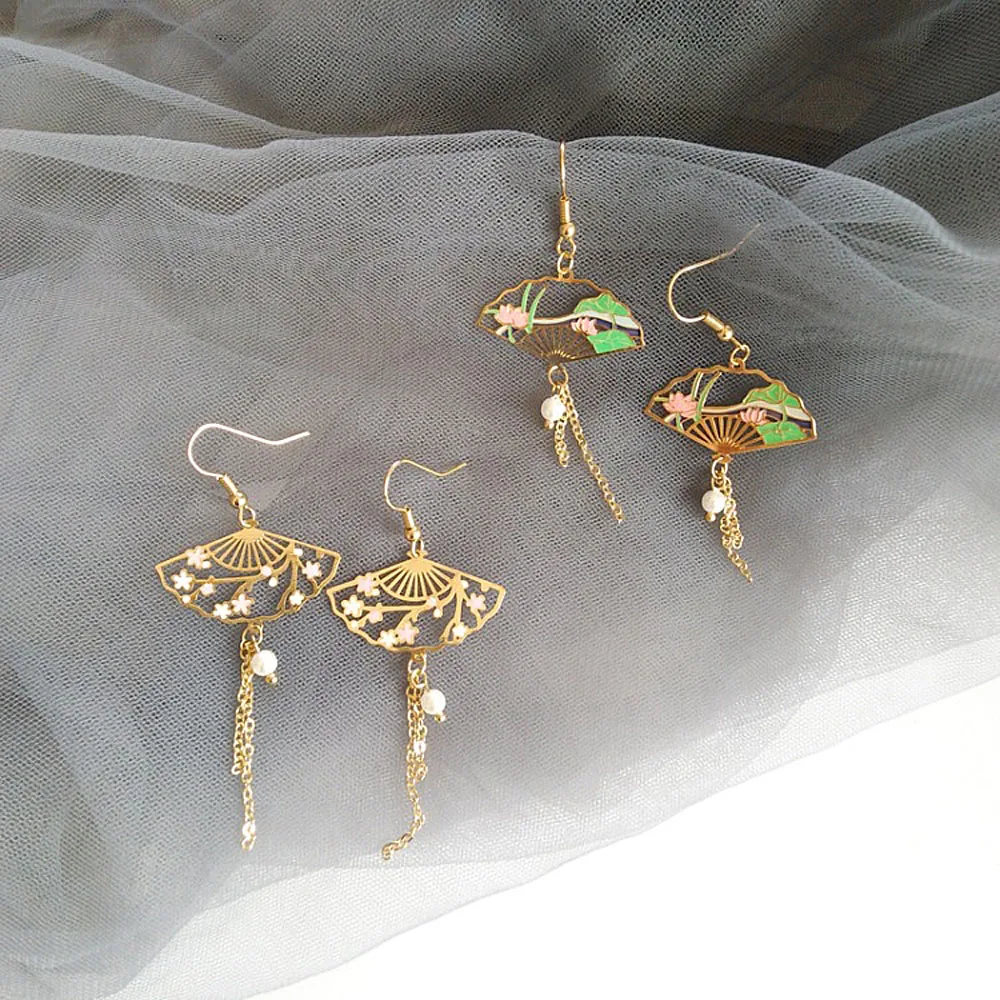 Hollow Fan Chain Tassel Pearl Pendant Ear Hoop Chinese Elements Lotus Leaf Cherry Blossoms Cloud Long Drop Earrings
Hollow Fan Chain Tassel Pearl Pendant Ear Hoop Chinese Elements Lotus Leaf Cherry Blossoms Cloud Long Drop Earrings