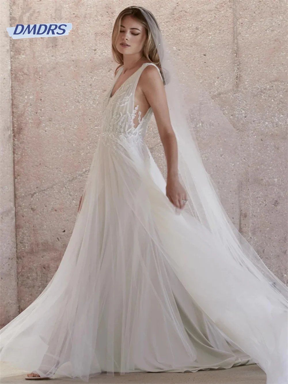 Romantic Appliques Tank Sleeve Wedding Dress Beach Deep V-neck A-line Bridal Gown Bohemian Vestidos De Novia
Romantic Appliques Tank Sleeve Wedding Dress Beach Deep V-neck A-line Bridal Gown Bohemian Vestidos De Novia