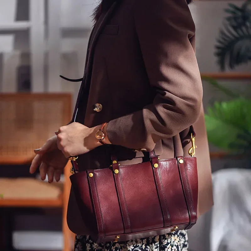 Luxury Striped Tote Bag For Women Vintage Ladies Handbag With Rivet Genuine Leather Female Shopper Large Capacity Office Bag
Luxury Striped Tote Bag For Women Vintage Ladies Handbag With Rivet Genuine Leather Female Shopper Large Capacity Office Bag