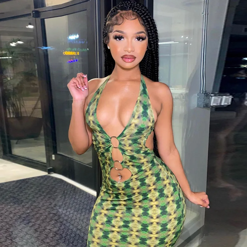 Женское летнее платье-футляр с V-образным вырезом и открытой спиной 
Женское летнее платье-футляр с V-образным вырезом и открытой спиной