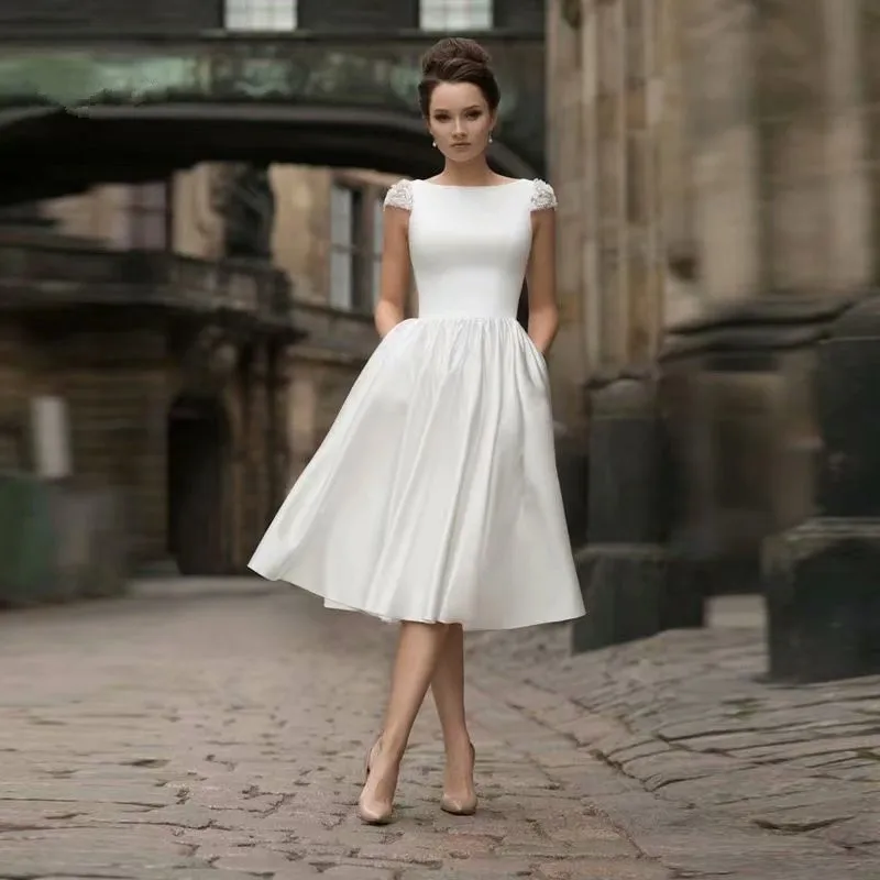 Short A-Line Satin Wedding Dress With Pockets For Bride 2022 Cap Sleeve Simple Vintage Knee-Length Bridal Dresses Sexy Backless
Short A-Line Satin Wedding Dress With Pockets For Bride 2022 Cap Sleeve Simple Vintage Knee-Length Bridal Dresses Sexy Backless