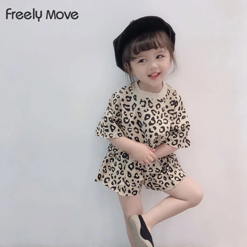 Freely Move 2022 Summer New Cotton Baby Clothes Set Boys And Girl Smiley Print Tops + Shorts 2pcs Kids Children Clothing Suit
Freely Move 2022 Summer New Cotton Baby Clothes Set Boys And Girl Smiley Print Tops + Shorts 2pcs Kids Children Clothing Suit
