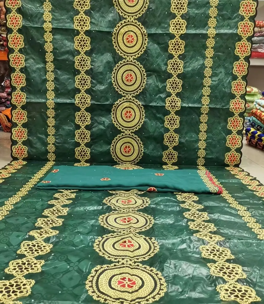 High Quality African Lace Fabric Bazin Cloth Bazin Brocade Embroidery Fabric with tulle Blouse 5+2 Yards
High Quality African Lace Fabric Bazin Cloth Bazin Brocade Embroidery Fabric with tulle Blouse 5+2 Yards