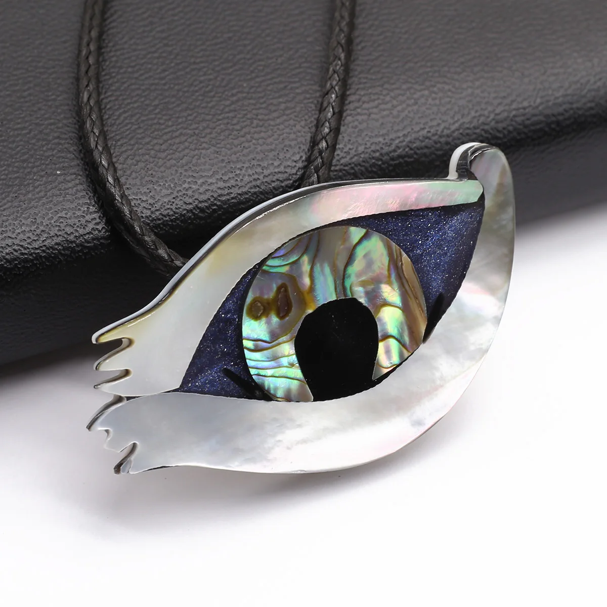 Natural Shell Eye Shape Decorative Pendant Necklace with Chain Rope Chain Abalone Shell for Charm Jewelry Necklace Gift 
Natural Shell Eye Shape Decorative Pendant Necklace with Chain Rope Chain Abalone Shell for Charm Jewelry Necklace Gift