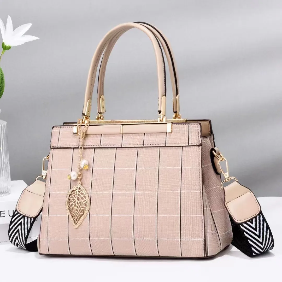 CIKER New Fashion Korean Version Shoulder Messenger Bag Large-capacity Plaid Handbag Women's Leisure Travel Student Bag
CIKER New Fashion Korean Version Shoulder Messenger Bag Large-capacity Plaid Handbag Women's Leisure Travel Student Bag