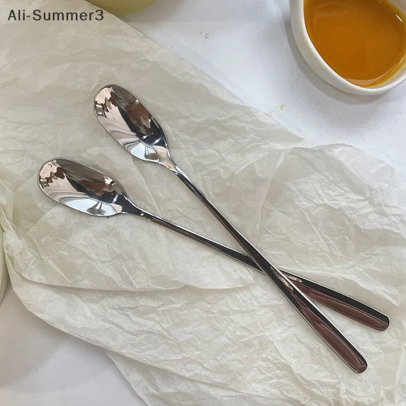 Ложка из нержавеющей стали серебристого цвета
Ложка из нержавеющей стали серебристого цвета