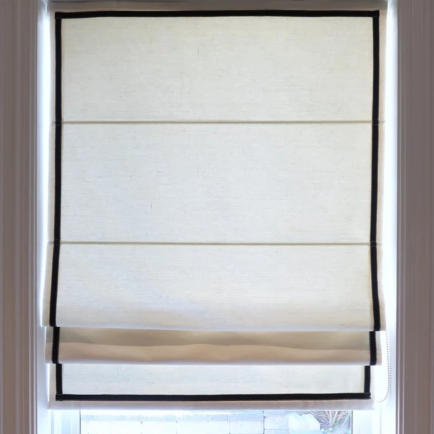 

Современные римские занавески из хлопка и льна на заказ, белый с тонкой черной отделкой, плоские оконные шторы для гостиной